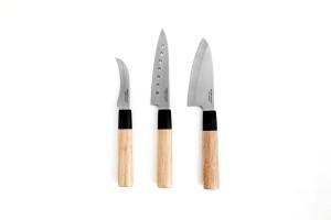 צילום מוצר על רקע לבן - צילום כלי מטבח - צילום סכום כלים - סט סכינים צולם עבור פוקס הום