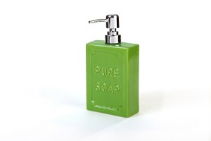 צילום מוצר על רקע לבן - צילום כלי אמבטיה - מיכל לסבון נוזלי צולם עבור פוקס הום