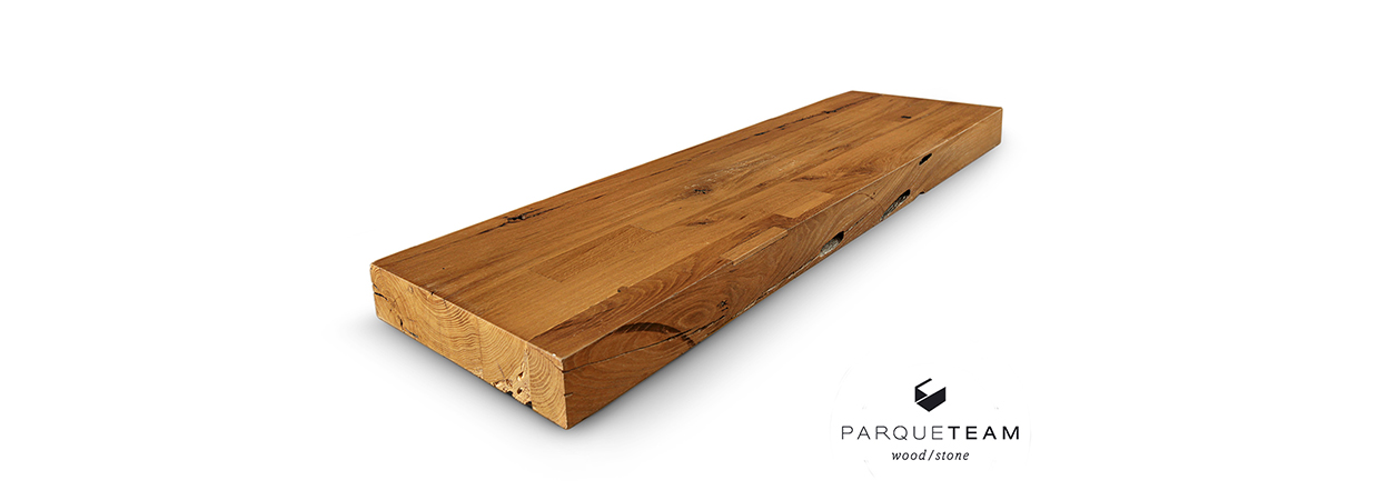 צילום מדרגת עץ על רקע לבן עבור קטלוג פרקטים לחברת Parqueteam