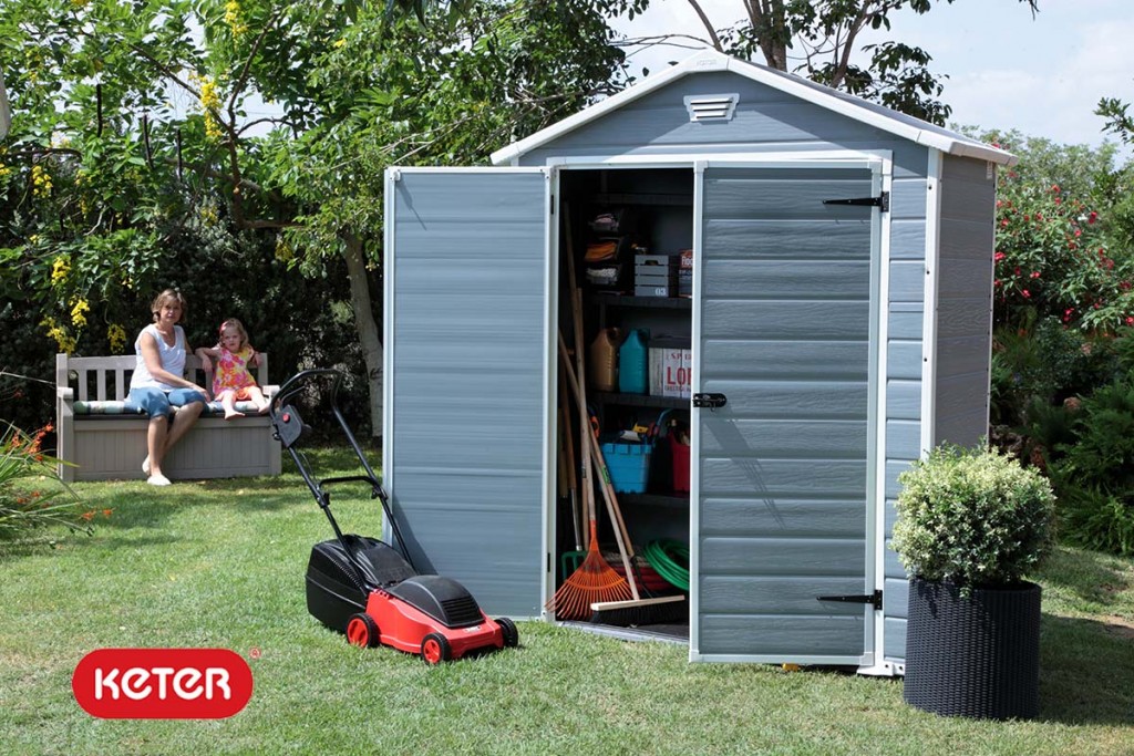 צילום טכני של מחסן עבור קטלוג של חברת כתר פלסטיק