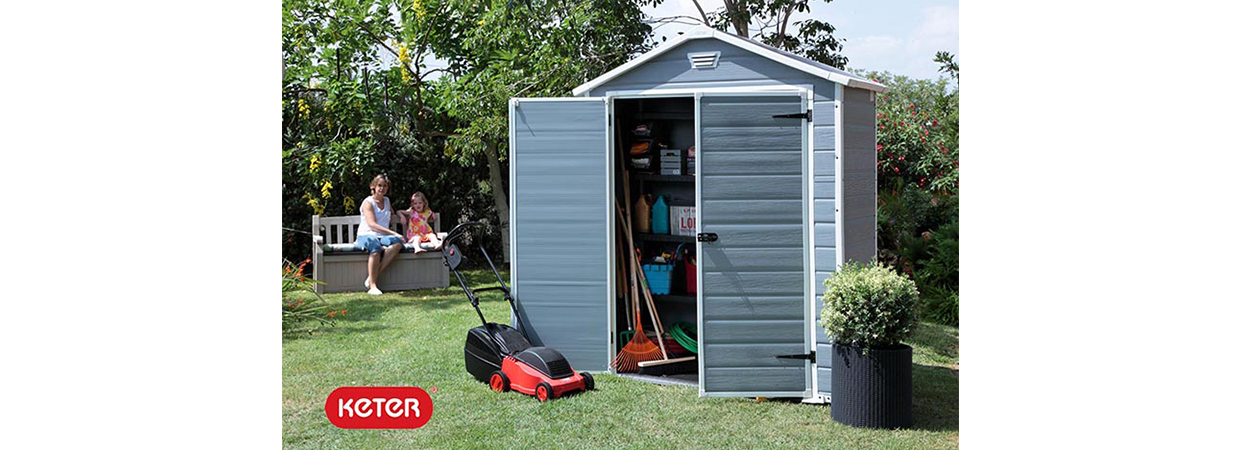 צילום אווירה בחוץ של מוצר - מחסן מפלסטיק לקטלוג של חברת כתר