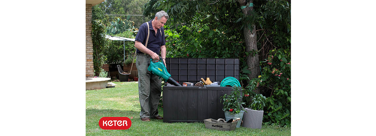 צילום אווירה בחוץ של מוצר - ארון אכסון מפלסטיק לקטלוג של חברת כתר