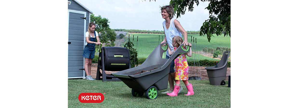 צילום אווירה בחוץ של מוצר - מריצה מפלסטיק לקטלוג של חברת כתר