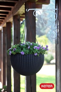 צילום טכני של מעמד עציץ בתלייה עבור קטלוג של חברת כתר פלסטיק